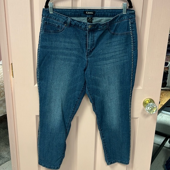 NWOT ladies 16 p capris d. Jeans - Picture 1 of 5